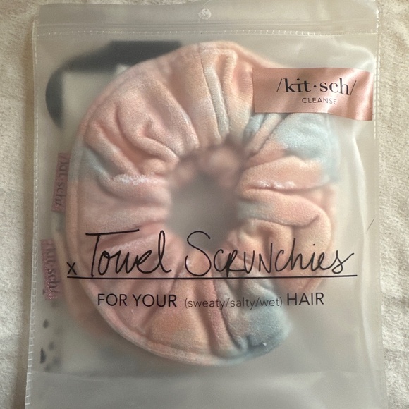 Kitsch Towel Scrunchies - Picture 4 of 6